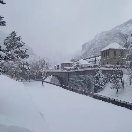 Calmfranc Avairent Pueblo Canfranc